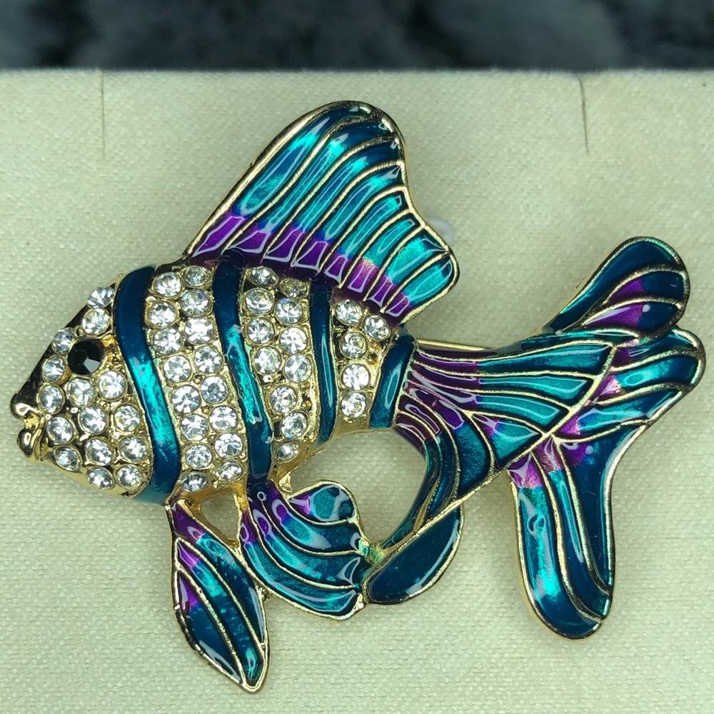 Fish pin